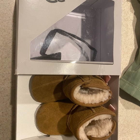 Toddler UGG boots - Picture 2 of 5